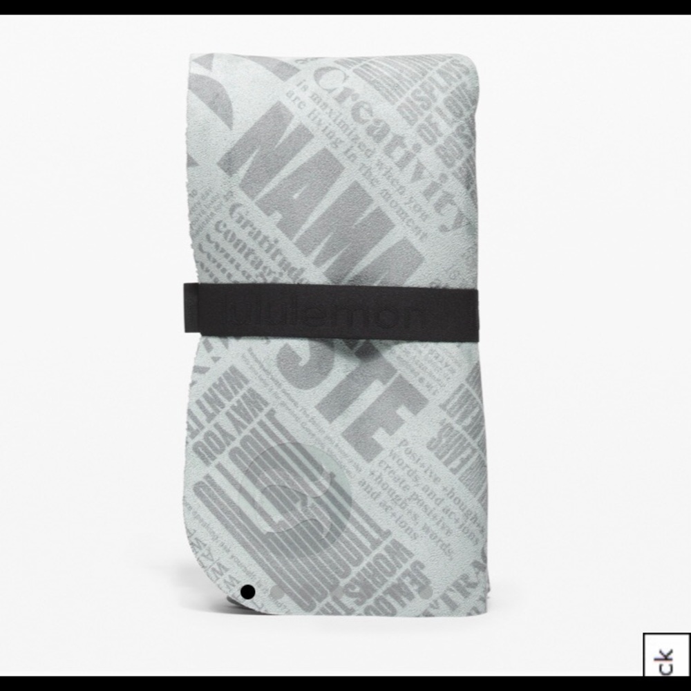 🆕 RARE Carry Onward mat